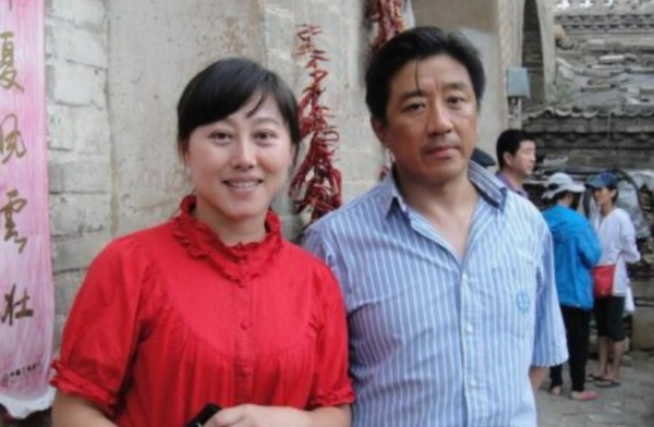 娶了初戀，幾十年無緋聞的6位男星，真的很不容易