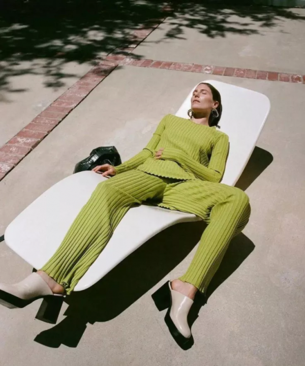 顯瘦又有女人味，美貌還能有氣場！“高顏值”的早春搭配全靠它