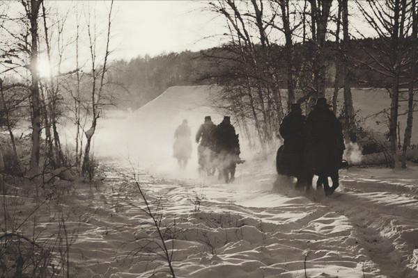 85年反蠶食鬥爭，直升機吊運邊防團長遺體，牧民含淚：看，他在飛