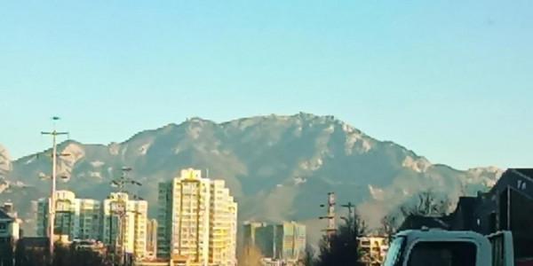 晴朗的天,遠望泰山 晴朗的天,遠望泰山