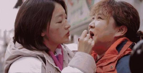 疫情下的溫暖真情，我們怎敢忘記！《穿過寒冬擁抱你》值得一看