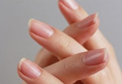 指甲上的月牙越大、越多，身體就越好？真相可能不是你想的那樣