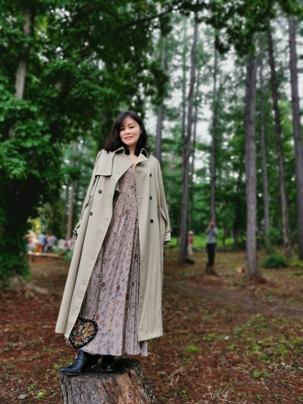 鍾鎮濤妻子慶生眾星捧月，一家5口同框她穿襯衫穩坐C位，真幸福