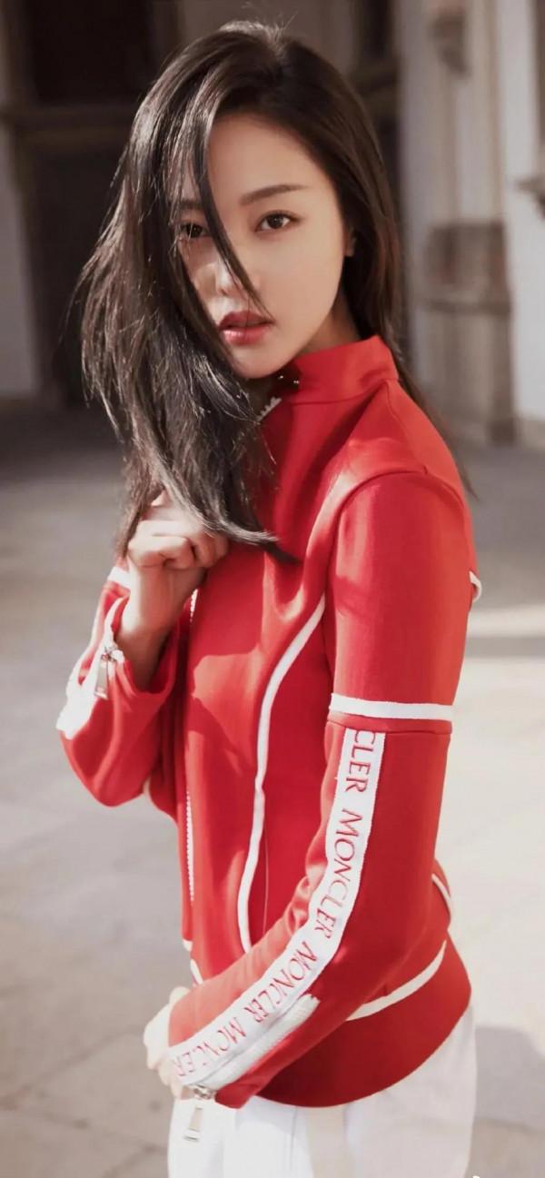 張天愛 朱珠 宋祖兒 桌布