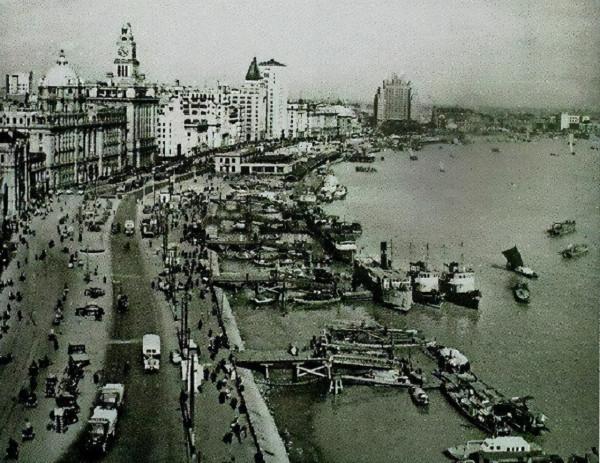 抗日戰爭中，日本軍艦被個普通中國鉗工鑿沉，上海灘為之轟動