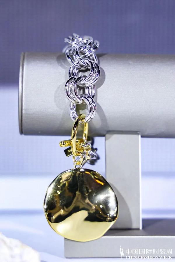 SS22中國國際時裝週 | 愛獲“重生”,來自珠寶的治癒力量 SS22中國國際時裝週 | 愛獲“重生”,來自珠寶的治癒力量