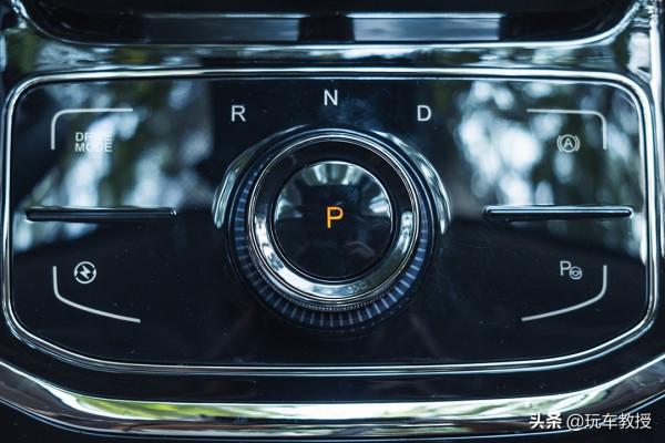 原價13.98萬 新款9.98萬！還增配！新款哪吒U夠誠意了吧？