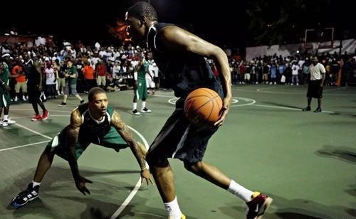 很多人覺得頂級街球手能打職業，那你看看科比KD歐文怎麼打街球的