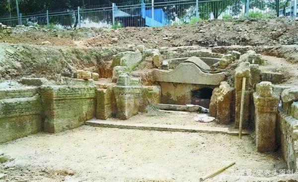 放羊老人尋找走失的羊,無意間發現深藏千年古墓,竟然沒有寶藏? 放羊老人尋找走失的羊,無意間發現深藏千年古墓,竟然沒有寶藏?