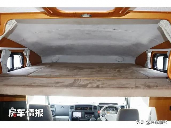 日產平頭輕卡房車,長度僅4.8米7座設計,能放3張床為啥還不擠? 日產平頭輕卡房車,長度僅4.8米7座設計,能放3張床為啥還不擠?