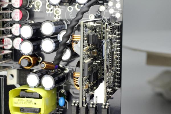 內建全日系電容,美商艾湃電競650W金牌全模電源AJ-650M拆解 內建全日系電容,美商艾湃電競650W金牌全模電源AJ-650M拆解