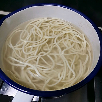 超詳細配料的秘製香辣牛肉麵（1人份）