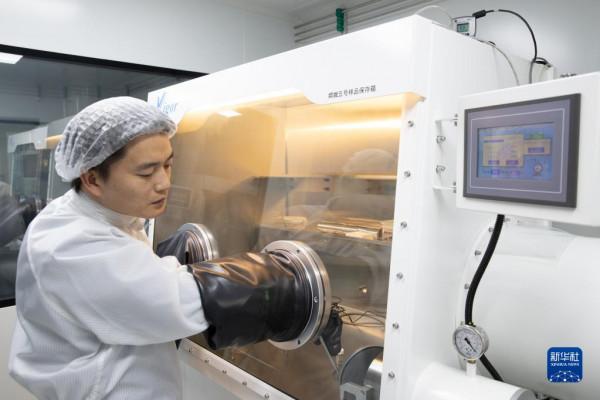 新華全媒+｜嫦娥五號月球樣品最新研究成果釋出 重新整理月球演化傳統認知