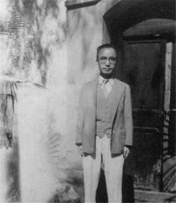 “背影”之下,隱藏著一個父子決裂、婚姻不和、一貧如洗的朱自清 “背影”之下,隱藏著一個父子決裂、婚姻不和、一貧如洗的朱自清