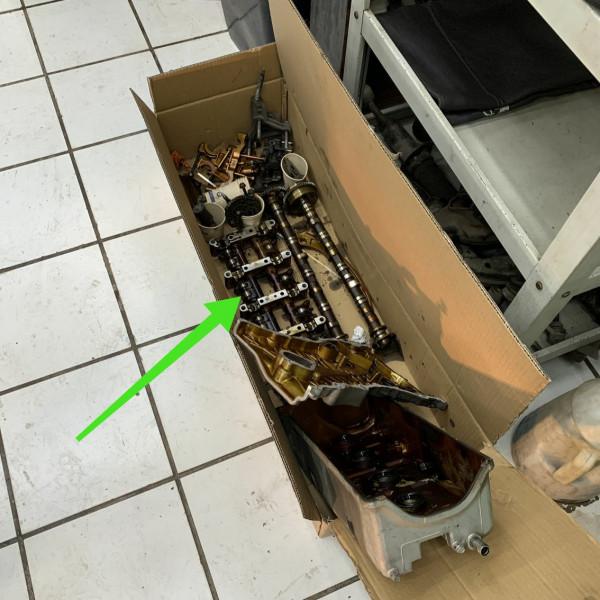 20萬公里的本田維修，冷啟動時排氣口冒藍煙，2千公里燒掉1升機油