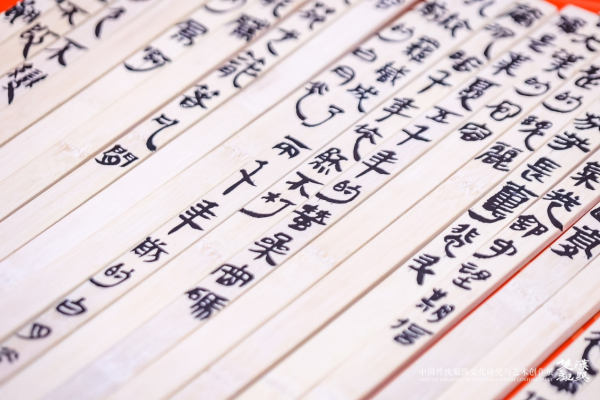 時尚+生活 | 楚漢觀照——中國傳統服飾文化研究與藝術創作展在北京服裝學院開幕