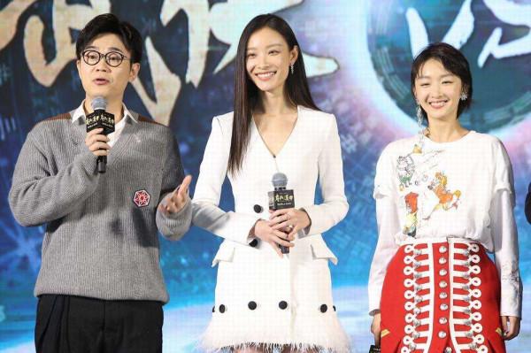 當80後美人遇到90後美人，真是一代不如一代，顏值差距一目瞭然