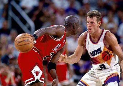 NBA紀實連載48：巔峰喬丹為什麼退役，喬丹右手食指到底怎麼了