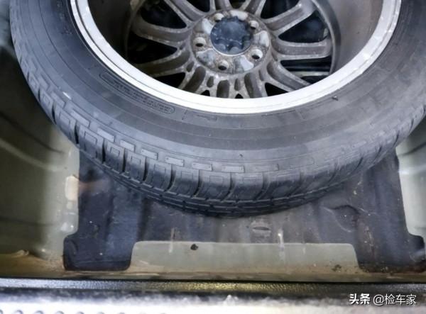 曾賣50萬的豐田皇冠3&period;0 VIP，開了17年還值多少？看到答案直接爆粗