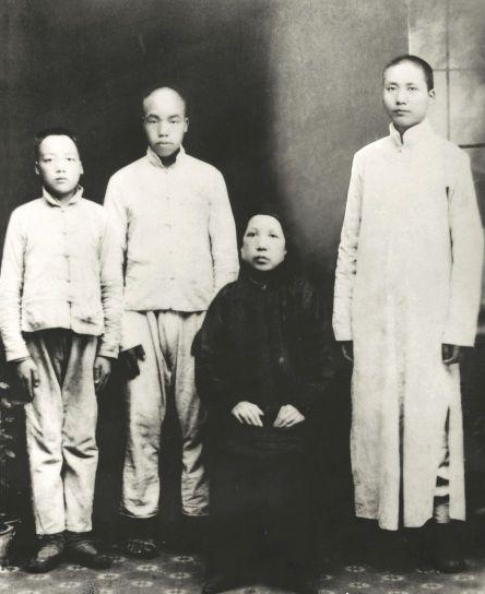 1959年毛主席回到韶山,會見親友時緊皺眉頭:怎麼沒請來毛碧珠? 1959年毛主席回到韶山,會見親友時緊皺眉頭:怎麼沒請來毛碧珠?