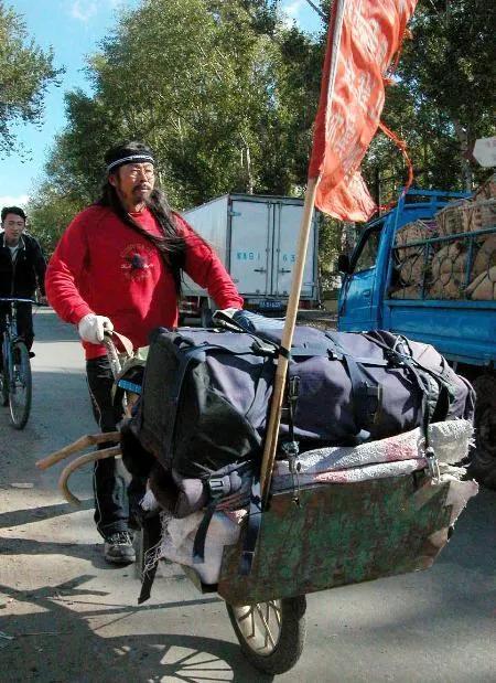 雷殿生:成為自唐朝以來首次走出羅布泊的人,後把經歷出書獲大賣 雷殿生:成為自唐朝以來首次走出羅布泊的人,後把經歷出書獲大賣