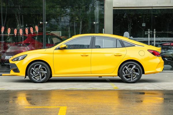 好開又便宜的“買菜車”，僅6.79萬起，油耗5.6L，帶你看名爵5