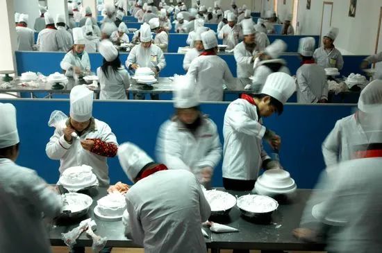 不產小麥的“麵包之鄉”：兩個江西退伍軍人如何帶出200億大生意