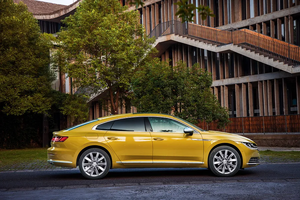 汽車的價格要壓壓嗎？芯荒蔓延，材料漲價，車企依然大賺