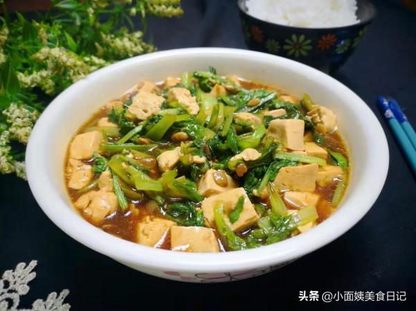 小白菜和豆腐，簡單一做，沒想到這麼好吃，上桌連湯都不剩