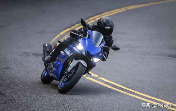 入門新手效能仿賽摩托，雅馬哈YZF-R3，外觀帥氣就是低速太疲軟