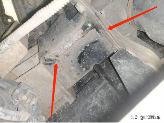 12年的日產天籟大沙發,5W就能帶回家?檢測師:車況實屬拉胯 12年的日產天籟大沙發,5W就能帶回家?檢測師:車況實屬拉胯