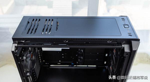 全模組化設計的靜音側透機箱——SILENT BASE 802 機箱黑色版輕體驗 全模組化設計的靜音側透機箱——SILENT BASE 802 機箱黑色版輕體驗