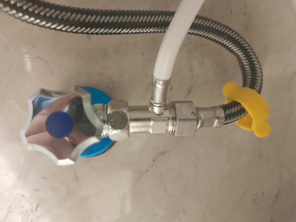 衛生間地面莫名其妙一灘水，物業來了七八次，終於找到問題的根源