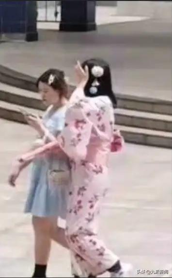 四川高校女生“918”當天穿和服逛校園,有支援有批評,如何評價 四川高校女生“918”當天穿和服逛校園,有支援有批評,如何評價