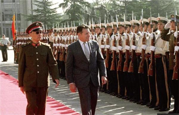 1984年張愛萍受邀訪美，回國後向鄧小平提辭職：我這國防部長該撤