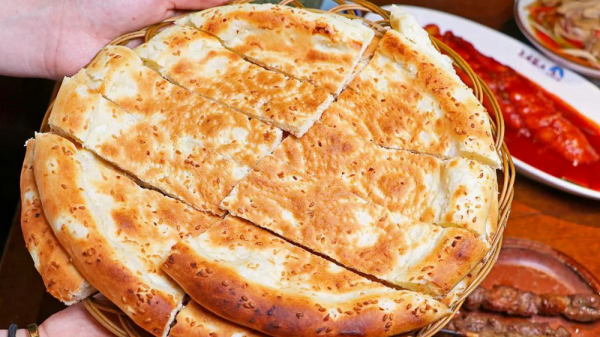 新疆烤饢，在家自己做著吃也方便，金黃酥脆，教你做兩種口味