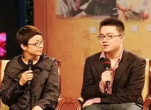 同爹不同媽，愛偏心，這6對星二代的生活差距太大，現實又扎心