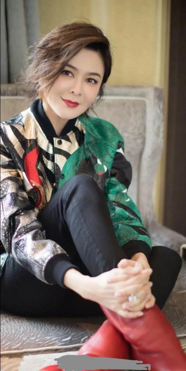 經典女神（關之琳）