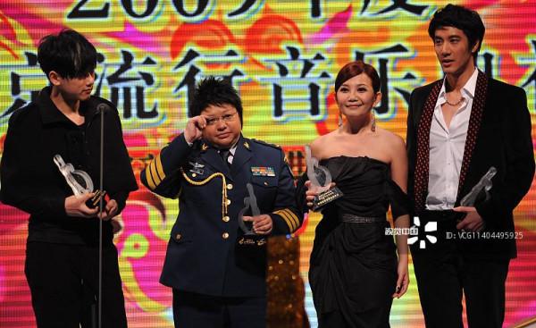 歌壇天王張傑和好友音樂才子王力宏的親密合照，你見過嗎？