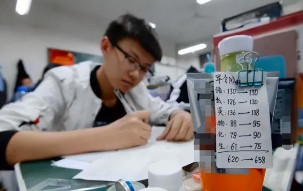 2022年高考，學生考多少分才能上211大學？班主任給出參考標準