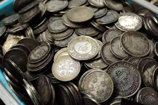 1982年,女子挖出2噸銀元主動上交國家,她後來過得怎樣? 1982年,女子挖出2噸銀元主動上交國家,她後來過得怎樣?