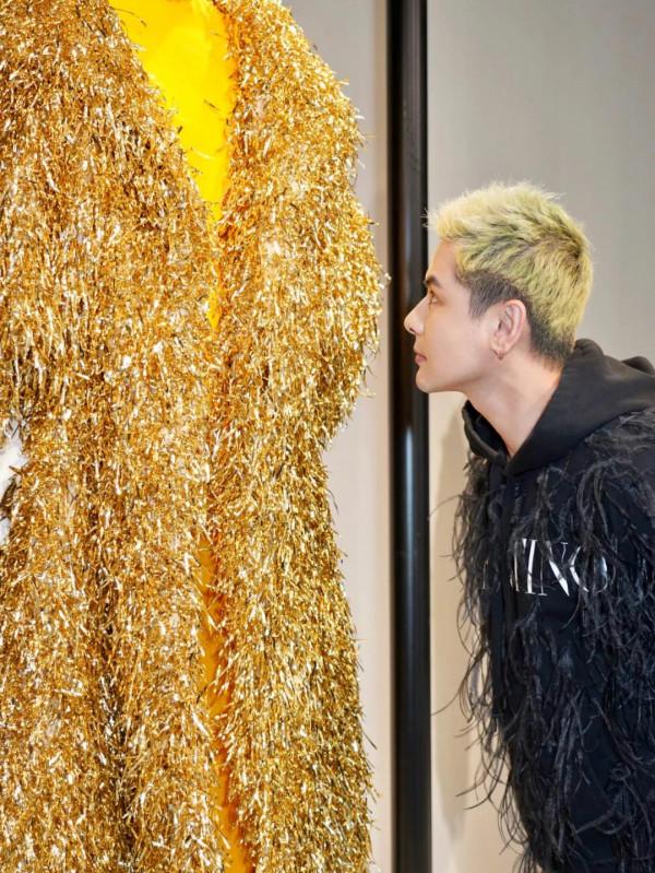 ​是我瘋了還是關曉彤真的變時髦了？