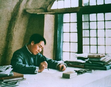 1948年，杜月笙拒絕跟蔣介石赴臺，潘漢年致電：你不去臺灣是對的