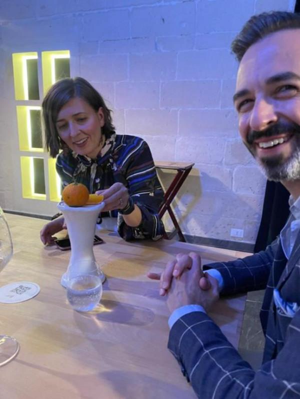 外國博主吐槽最糟米其林，27道奇葩菜，還要從主廚“嘴”裡舔著吃