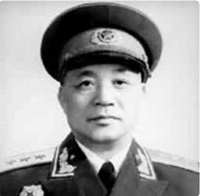 華東野戰軍成立時的12個縱隊的司令員在後來都被授予了什麼軍銜