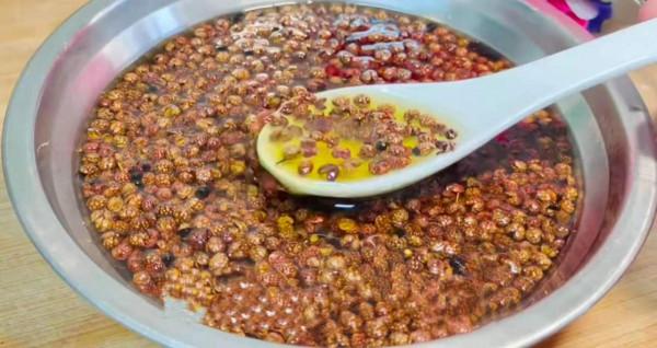 無論調啥肉餡,牢記加1水1油,忌用1料,肉餡鮮嫩多汁,越吃越香 無論調啥肉餡,牢記加1水1油,忌用1料,肉餡鮮嫩多汁,越吃越香