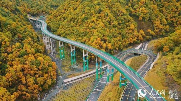 “青海最美公路”秋意怡人