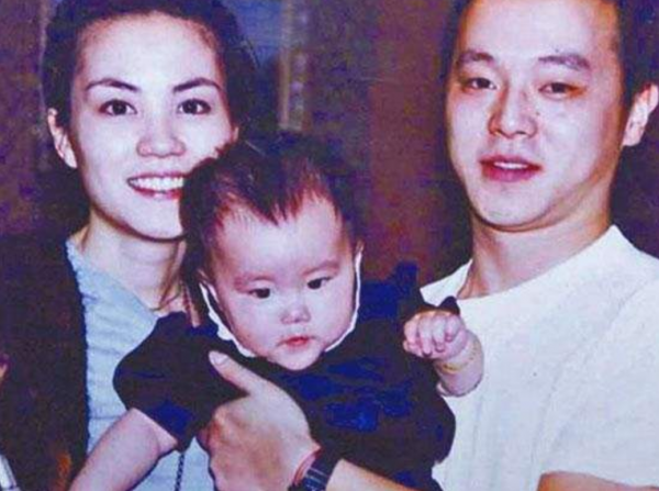 同是竇唯的基因，把王菲的女兒和高原的女兒一對比，差距就出來了