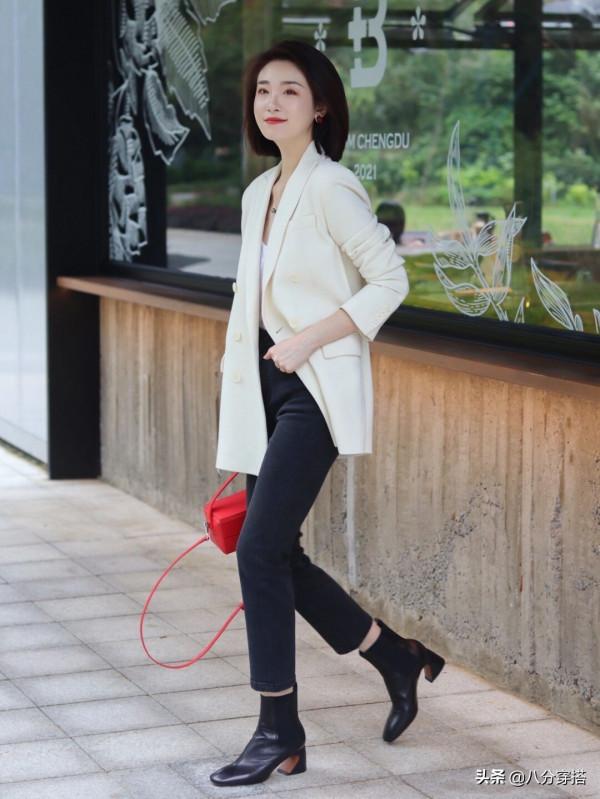 今年靴子流行“穿粗不穿細”，穩重大方又百搭，保暖舒適不累腳
