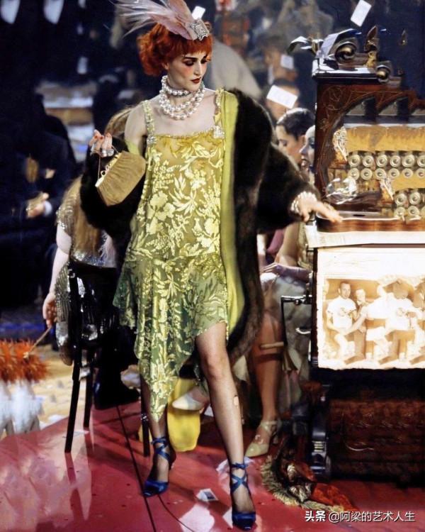 中秋佳節的早茶,六兄弟胸前的大金鍊子更加鮮豔和金碧輝煌了 中秋佳節的早茶,六兄弟胸前的大金鍊子更加鮮豔和金碧輝煌了